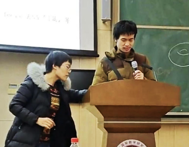 北大女研究生对韦神“芳心暗许”，想要追到韦东奕，可以师生恋吗