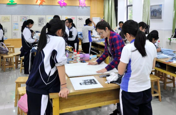 硕士艺术生就业现状，读书花了20多万，毕业后工资只有五千