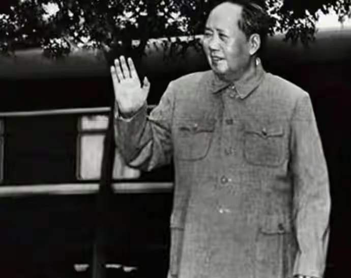 1976年毛主席逝世，毛岸青未能送葬，毛新宇：父亲一直很想念爷爷