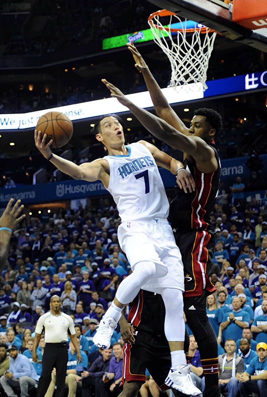 nba鹈鹕队标(真正的夏洛特烦恼:摸不到东决地板,从来没有超巨)