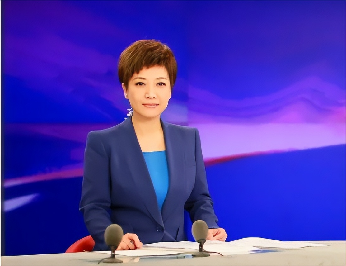 央视主持人贺红梅：事业顺风顺水，如今54岁婚姻状况成谜