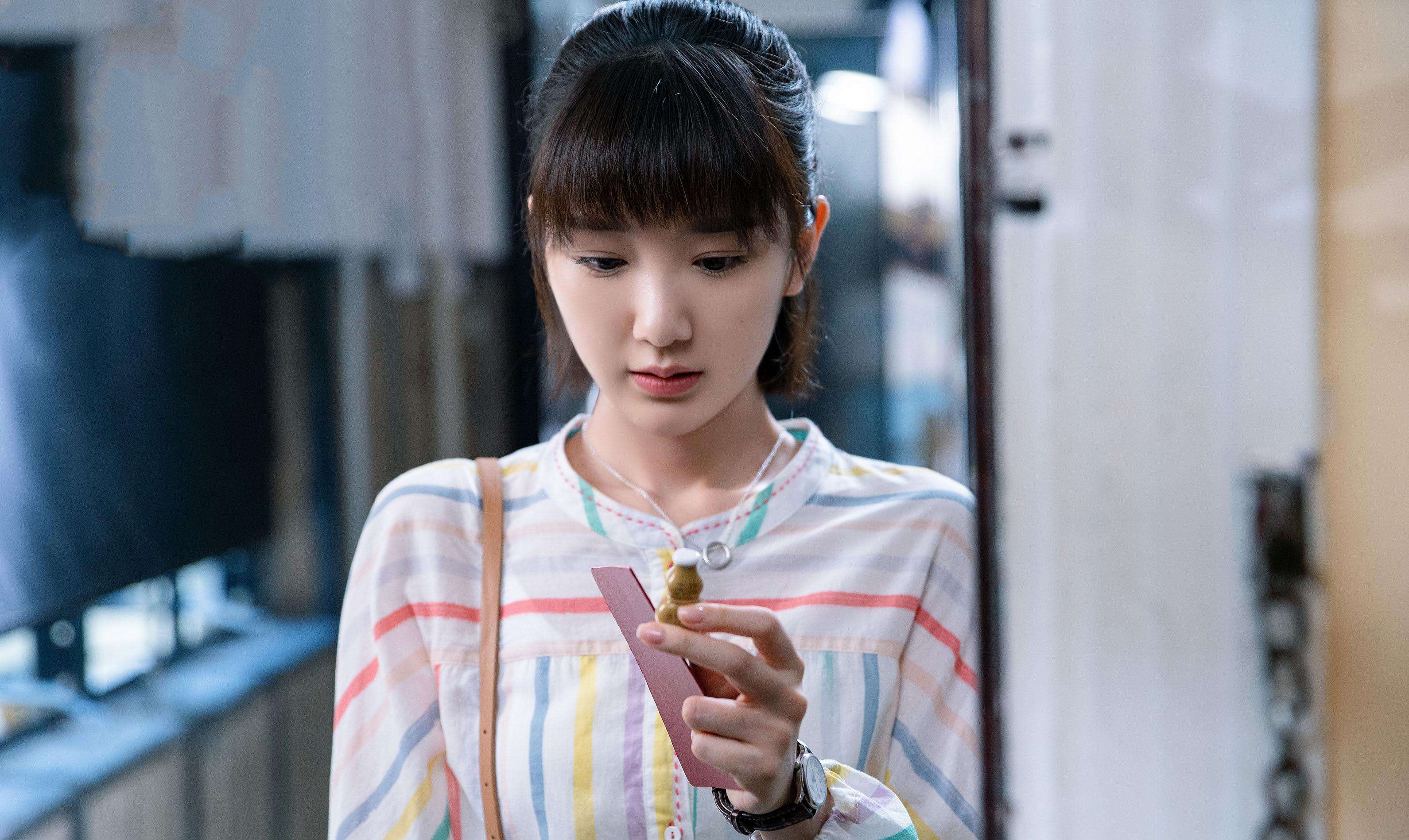 28大女明星抽烟「90后女明星都有谁抽烟」