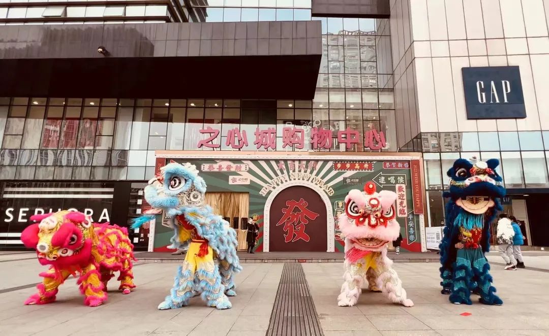 港式浪漫、硬核福利、现场求婚…快来pick你心目中最IN虎年现场