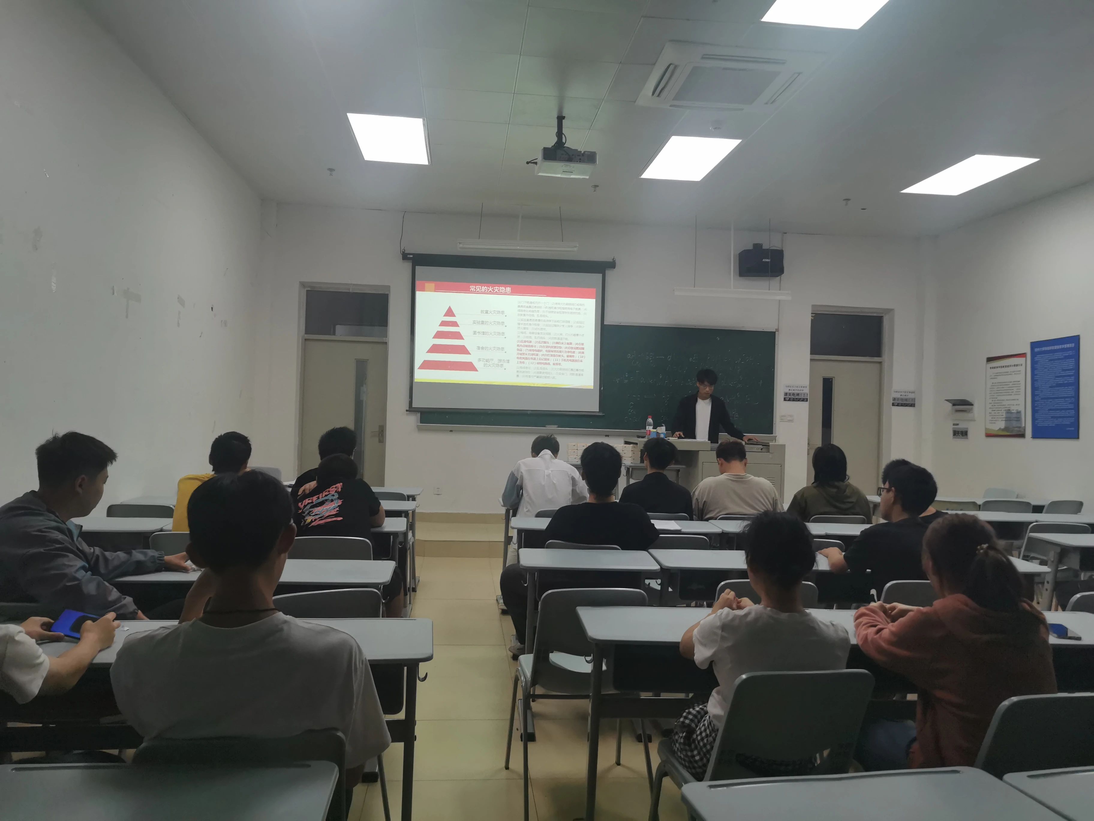 珠海科技学院继续教育学院 | 美好的校园生活等你来开启