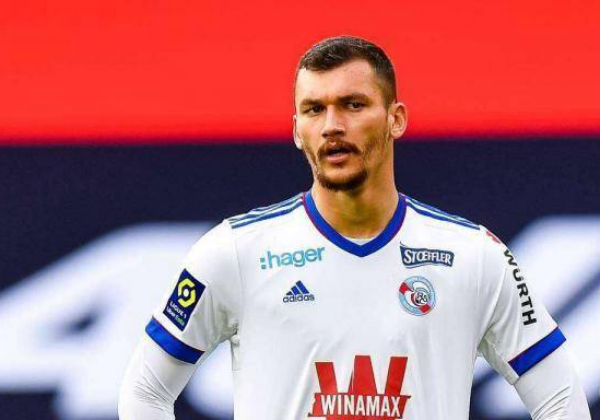 伊布在法甲大杀四方（法甲新伊布一年半贡献37球！1米97的大中锋：会是下一个豪门惊喜）-趣拿体育