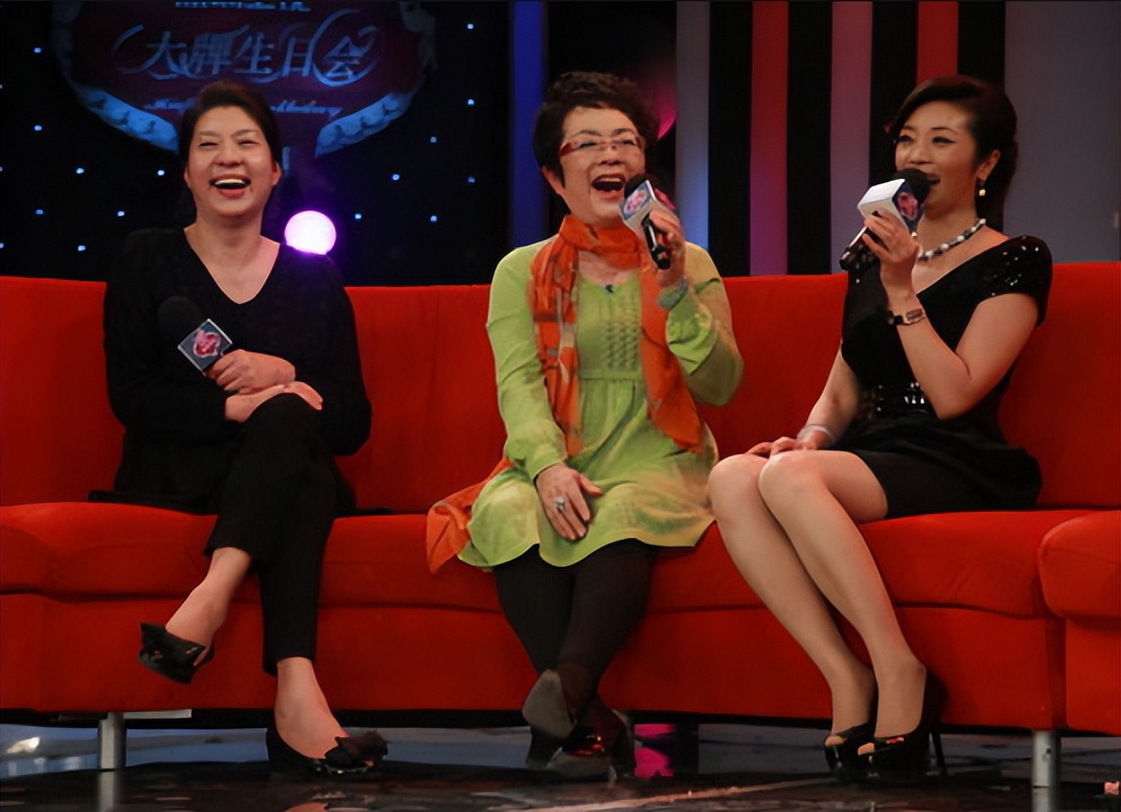 歌唱家李丹阳:接连失去父母,56岁仍未婚,最大的心愿就是当妈妈