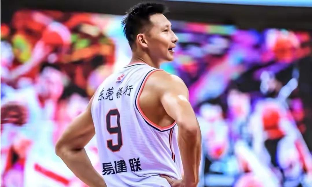 易建联进了nba哪些球队（CBA趣闻：易建联效力NBA五个赛季，CBA效力16个赛季一共赚了多少钱）