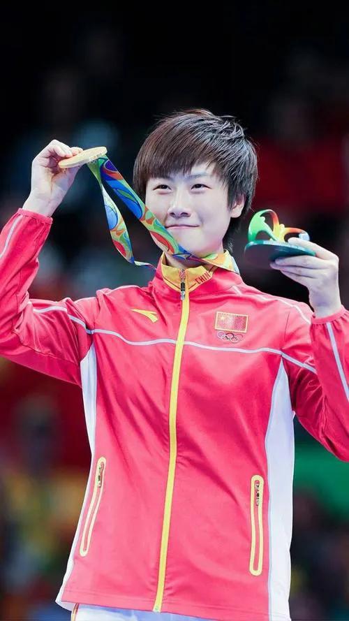 中国第一位乒乓球世界冠军是(国乒女队30年10大名将:王楠张怡宁创两个