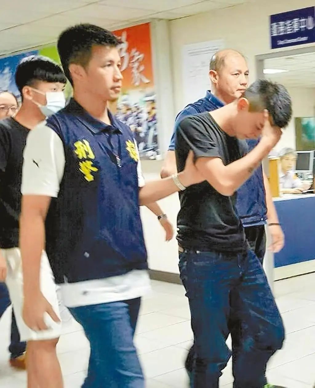 中国第一位入狱的童星:8岁爆火全网,被父母当"摇钱树"