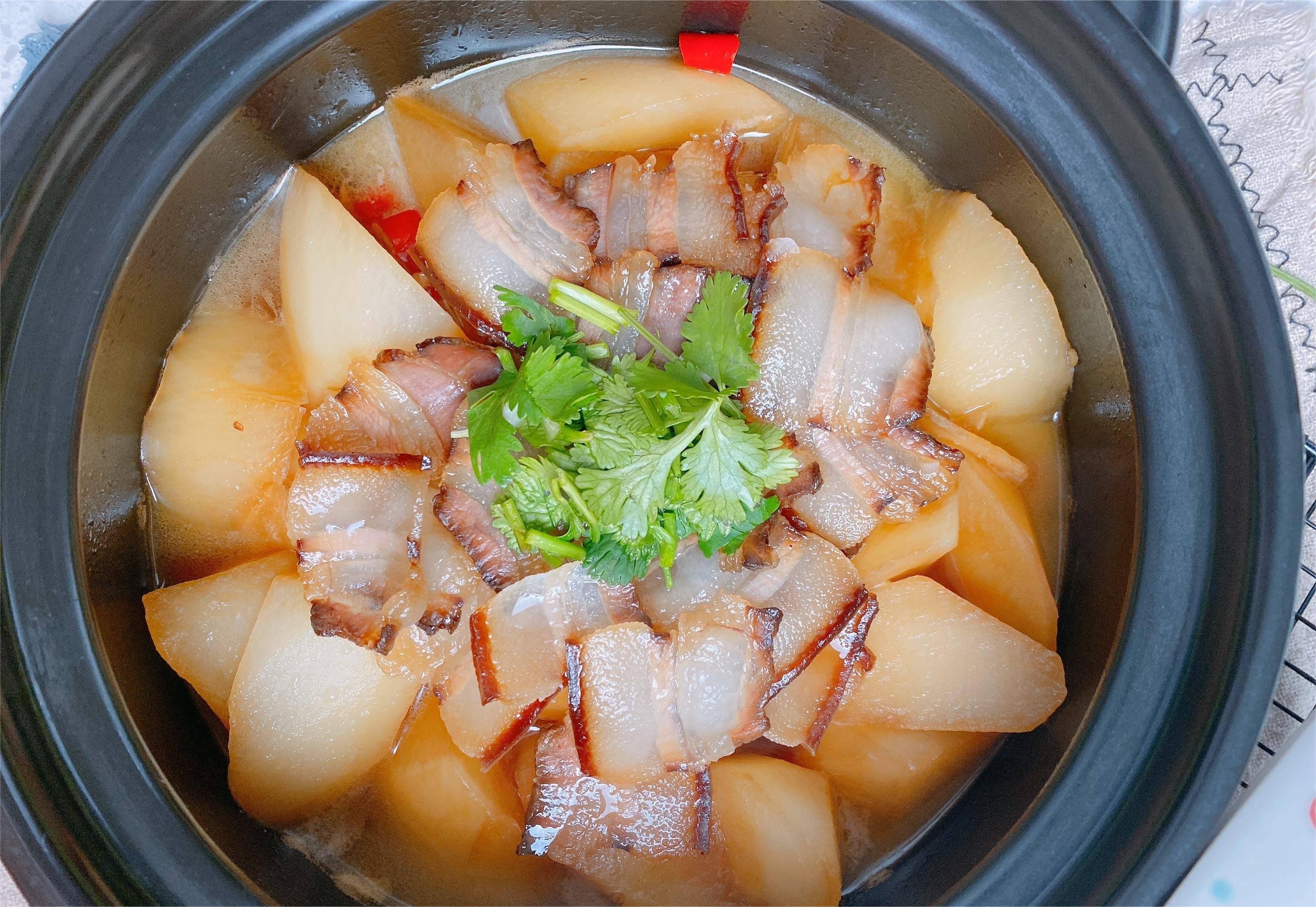【腊肉炖萝卜】做法步骤图 解馋下饭 孩子天天嚷着吃不够-起舞食谱网