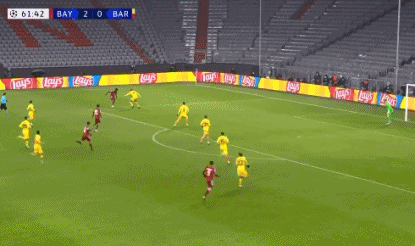 2011巴萨vs拜仁（0-3！巴萨被拜仁吊打+耻辱出局，欧冠21年神迹终结，哈维眼神空洞）