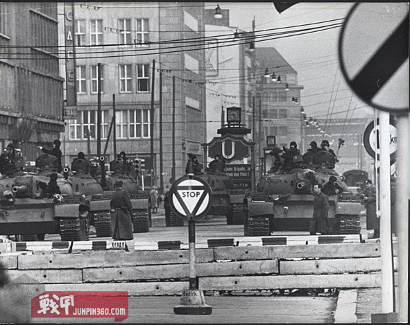 齐默尔曼年轻照片(消失的军队系列番外篇：停在柏林的钢铁洪流·驻德集群的故事)