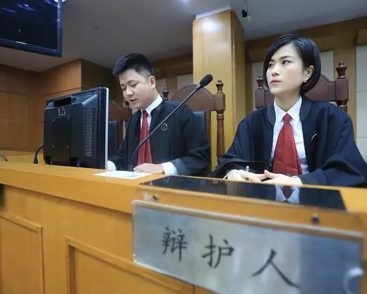 法学专业就业率扎心了，五院四系不足20%，学文真的没出路了？