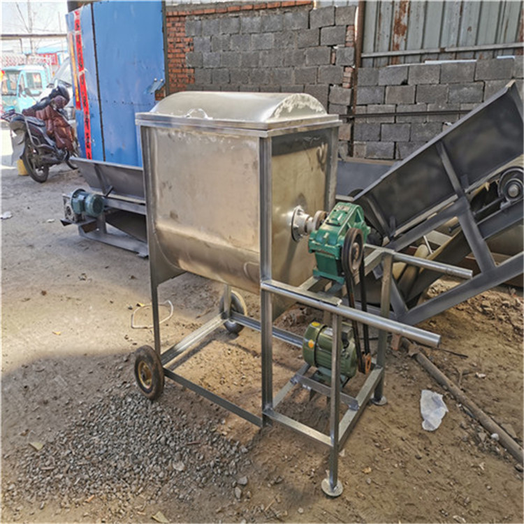 牛羊臥式飼料攪拌機(jī) 青貯草料拌料機(jī)