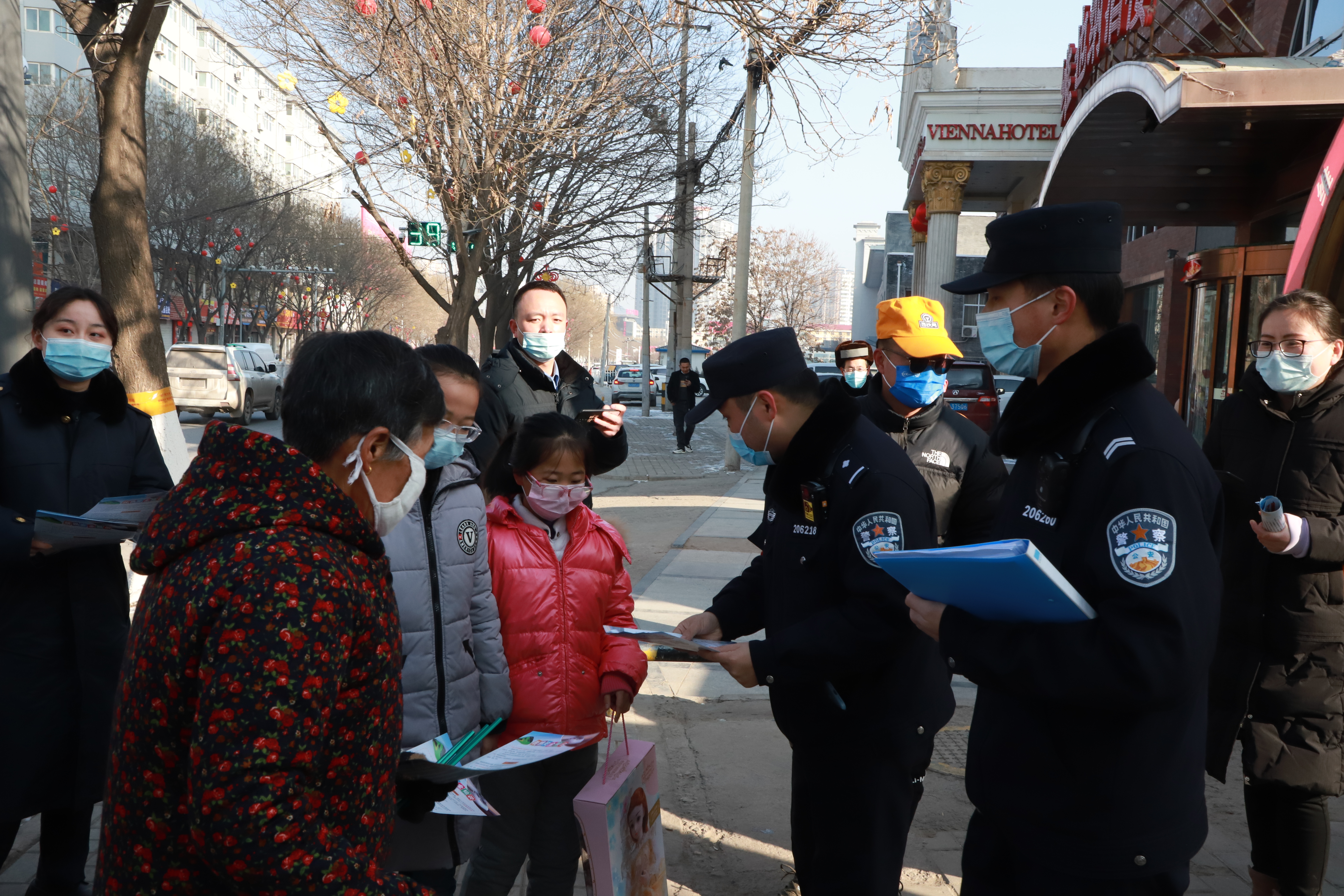 元宵我在岗：延安铁警护航团圆路
