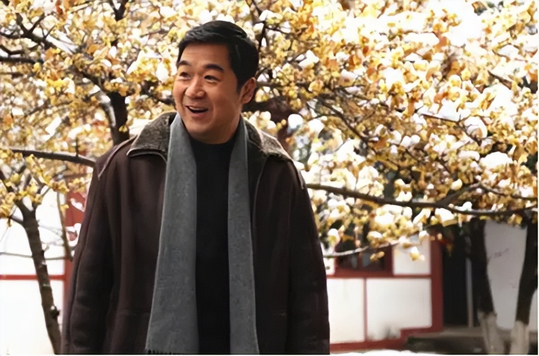 张国立为什么要离开罗秀春，转而对宜妃邓婕钟爱一生？