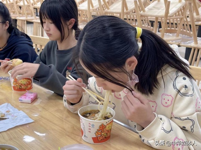 疫情遇见高考誓师100天，寄宿制学校优势凸显