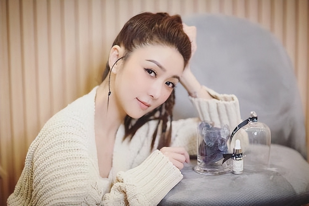 颜值不足脖子凑！这8位女星的天鹅颈太优越，气质一下就出来了