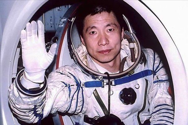 杨利伟在太空听到“敲门声”，科研人员努力13年，找到原因了吗？