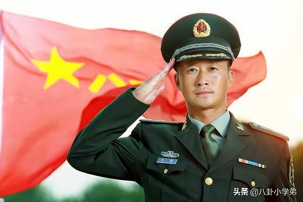 油头粉面、气质不硬就别演军人了，这8位男星告诉你，什么是硬汉
