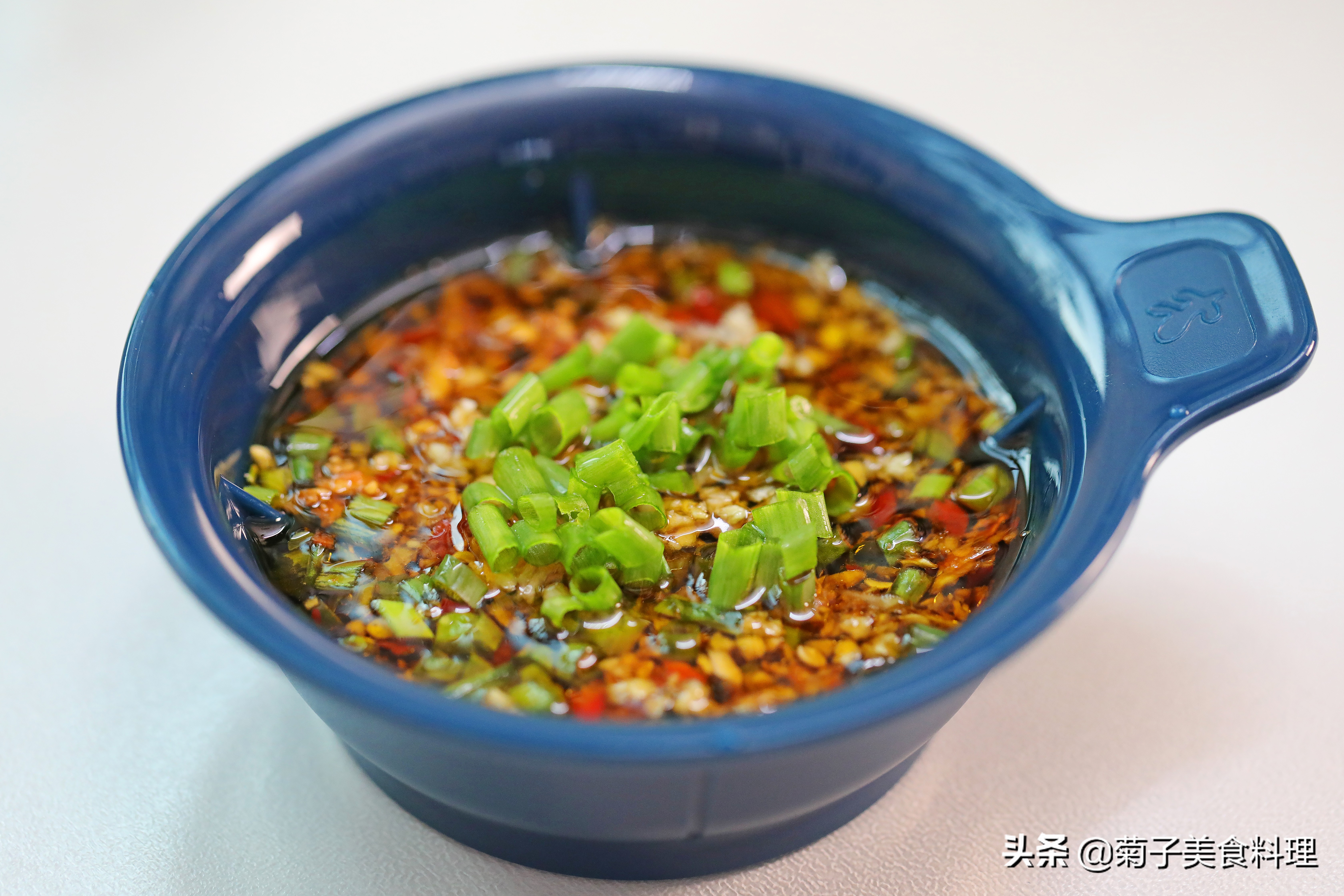 新年的第一碗小吃猪肉馄饨，一起来尝一尝，汤鲜皮薄馅料足