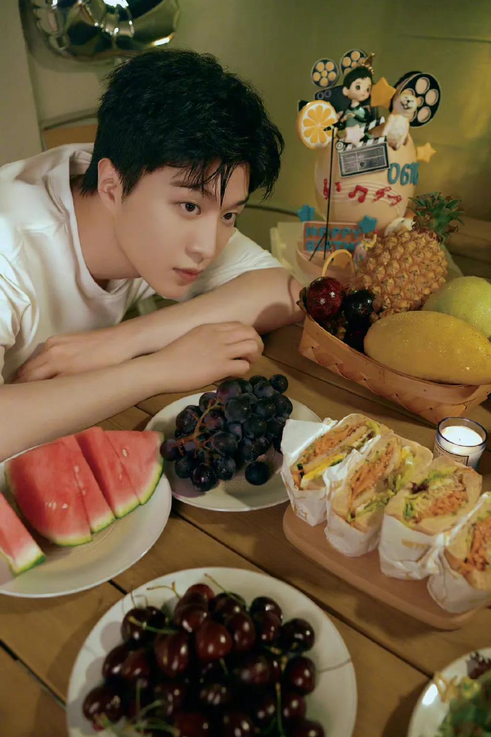 6.16图：檀健次 侯明昊 迪丽热巴 于朦胧 赵丽颖 易烊千玺 吴磊 胡兵 沈月