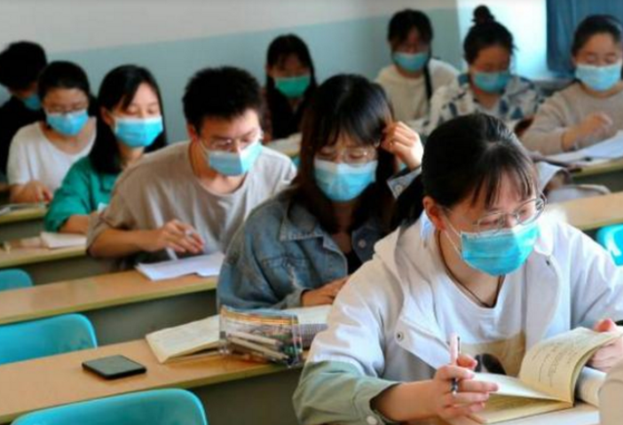 不同大学“课程表”大对比，大专生一周3节课，对比下侮辱性极强