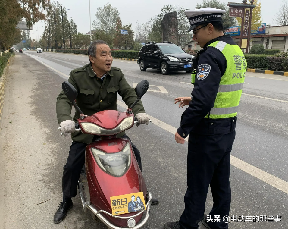 明确了！电摩、三轮电动车上路需要考驾照，考试科目、费用讲清楚