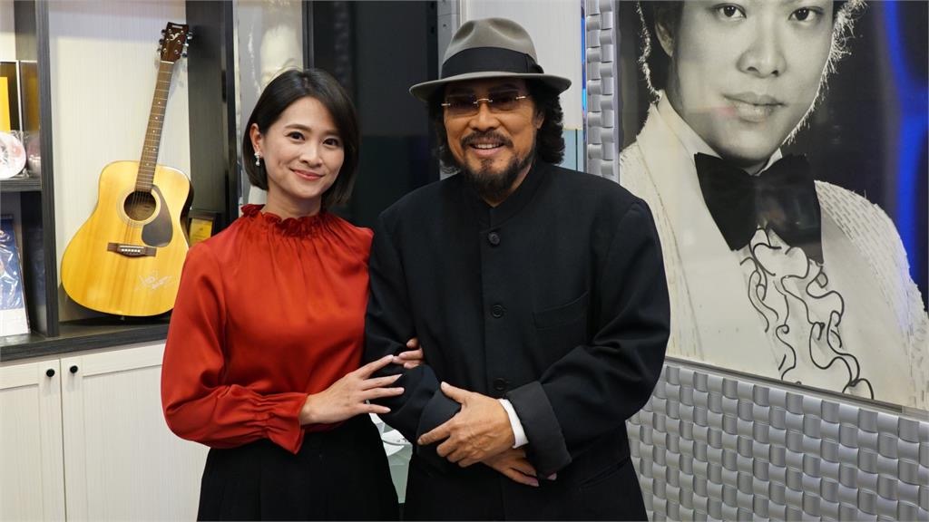 费玉清71岁哥哥被偶遇,张菲胡子拉碴似路人,穿着邋遢不注意形象