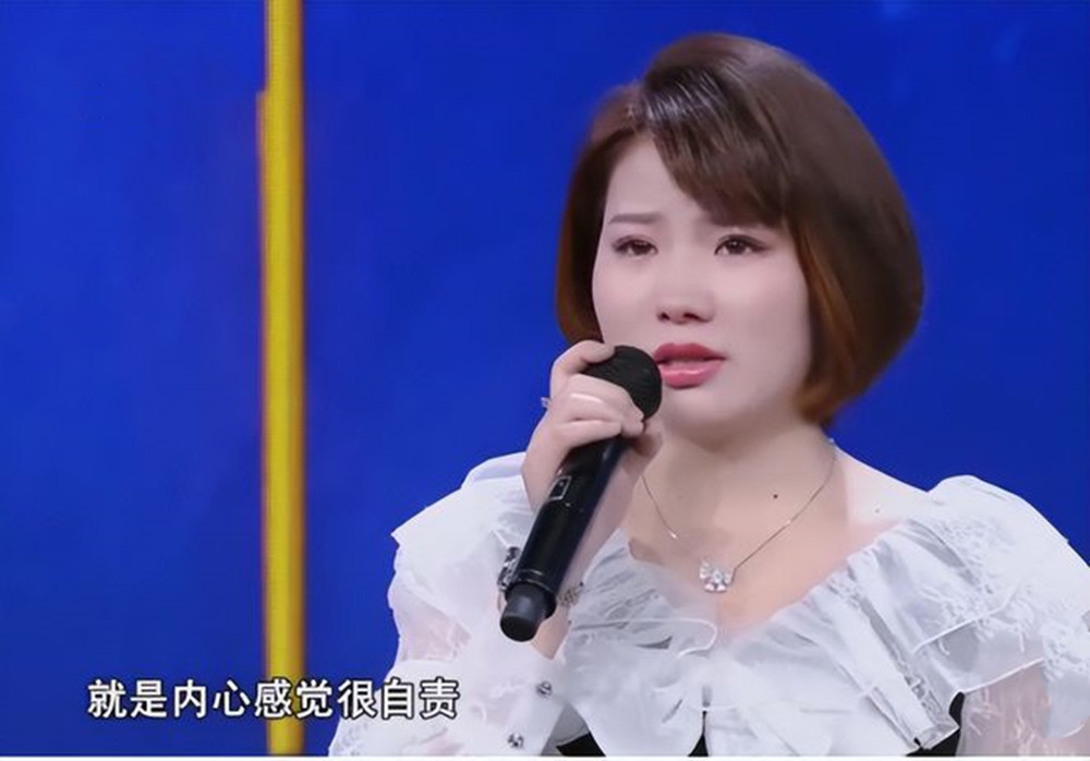 女婴被50岁老汉捡到，24年后身价千万，如今卖公司陪着养父去旅游