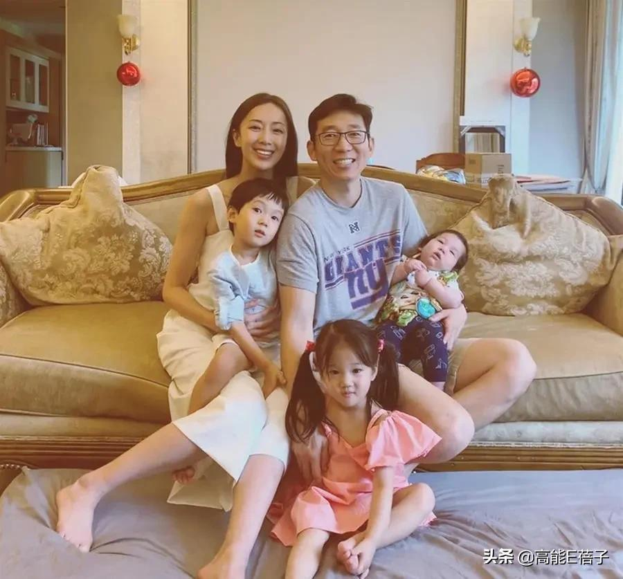 华灯初上，台湾姐姐们如何乘风破浪？