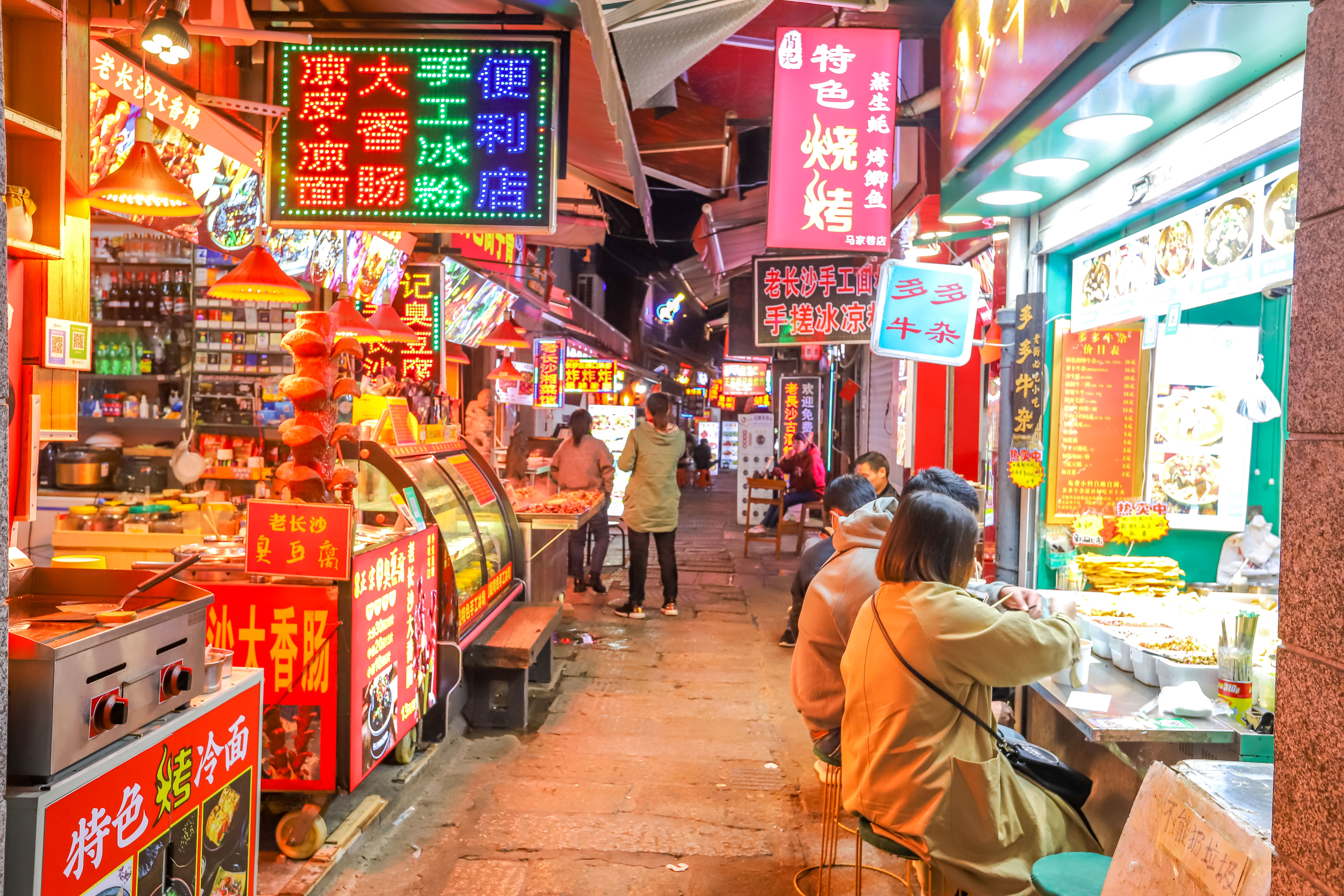 长沙猪脚哪里好吃(长沙最繁华美食街,百种南北小吃云集,你去过吗?