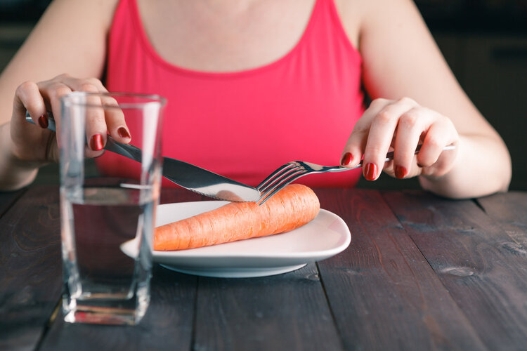 过午不食实锤了？北京协和研究：不吃晚饭或可改善血糖，减体重