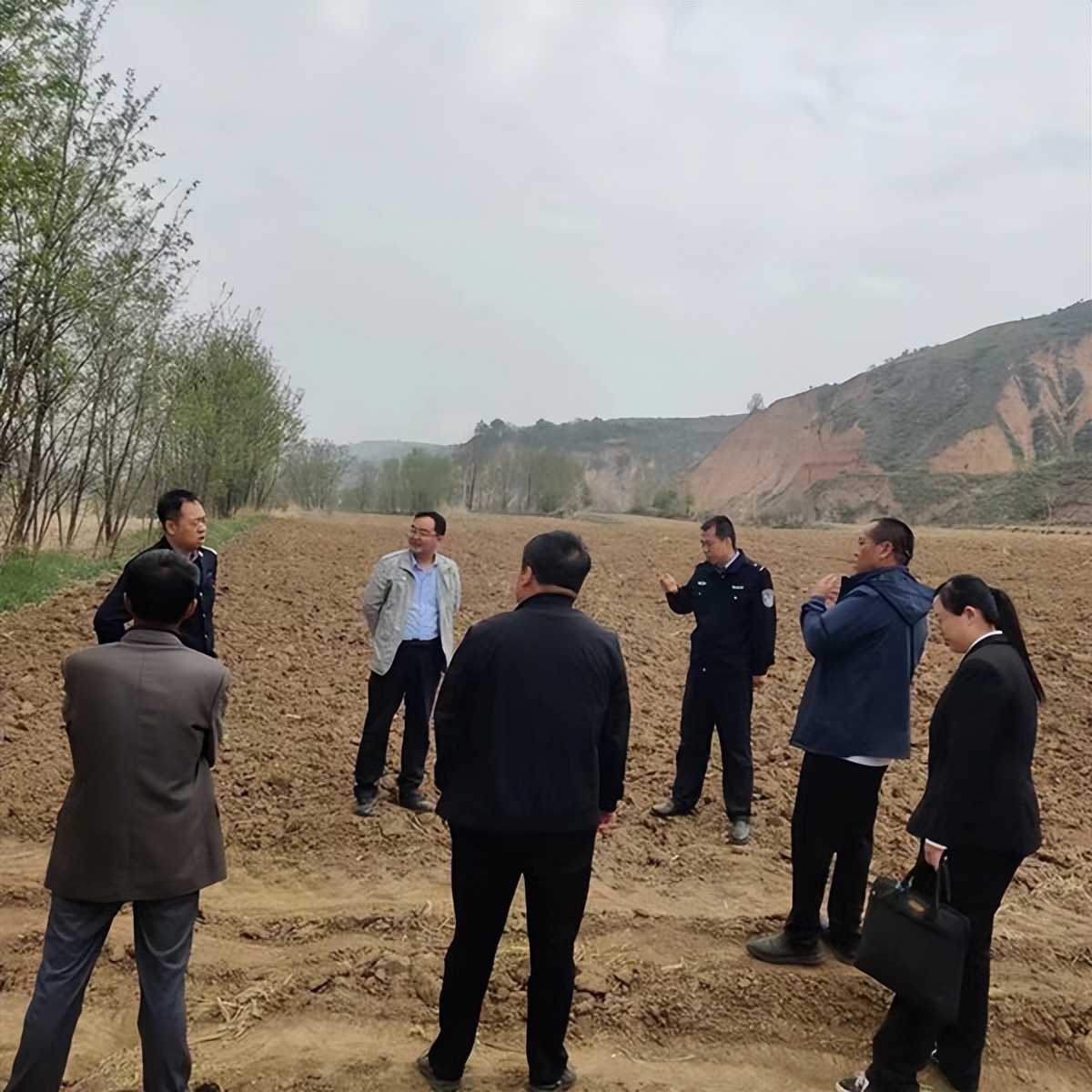 宜君法院：春耕在即农忙时 强制执行退耕地