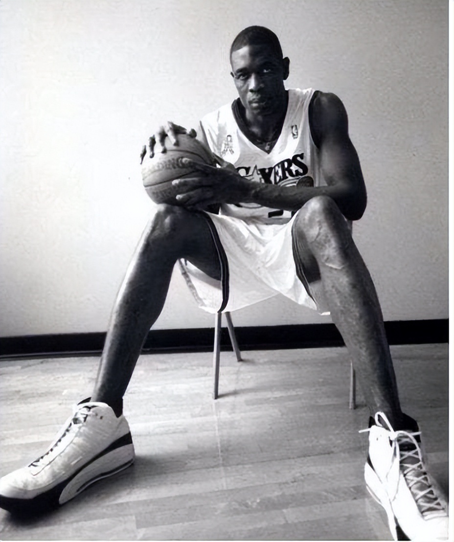 nba历史臂展前五名(nba最长臂展,脚掌,手掌,跟腱,脖子的纪录 都是谁