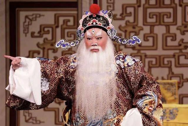 王珮瑜与郭德纲半斤八两，一个综艺老油条，一个被捧成救世主