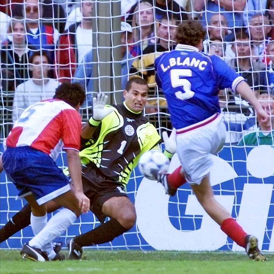 铁桶阵,直到第113分钟的时候才由法国球员布兰科打进制胜金球赢得比赛