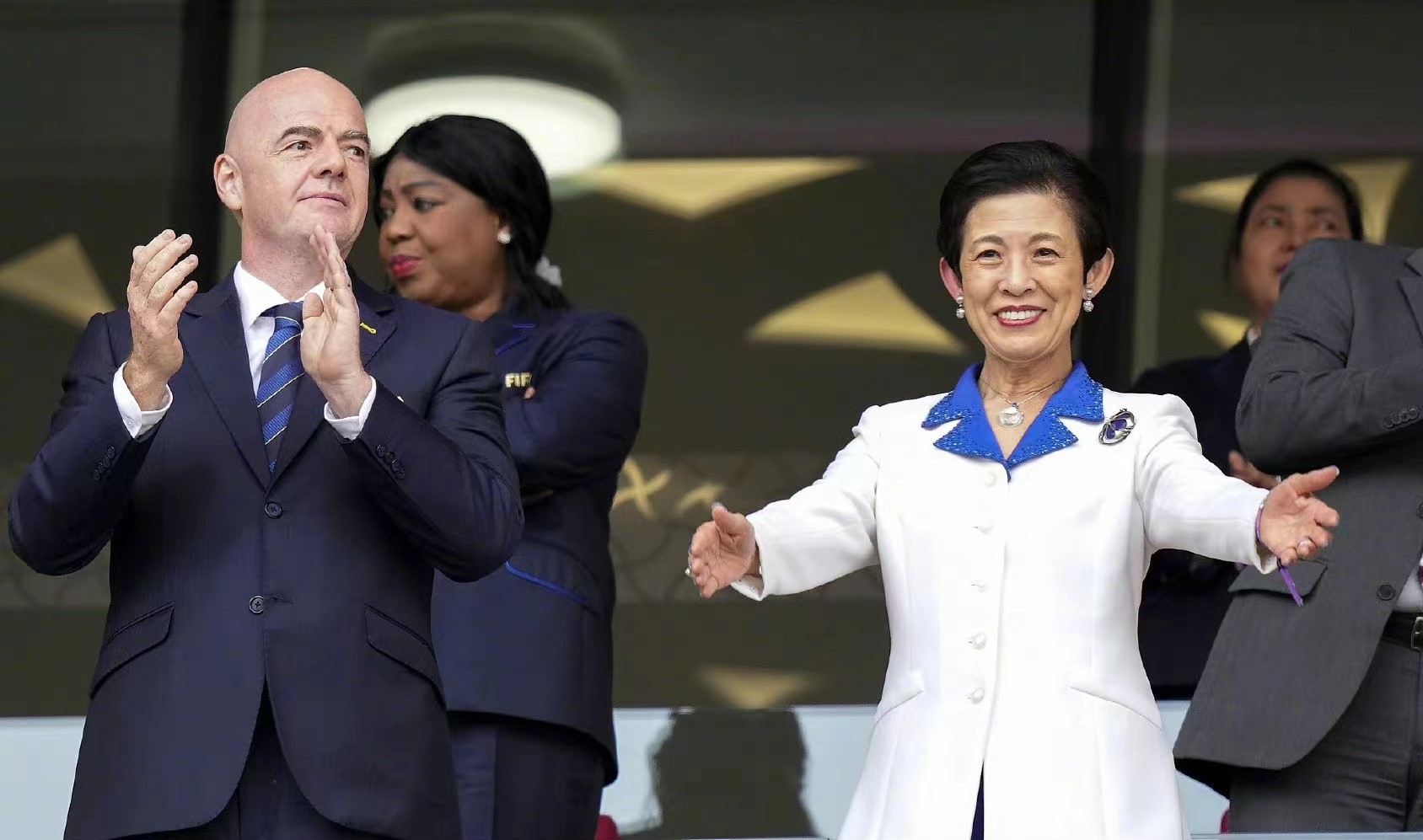 日本看俄罗斯世界杯（日本王妃现场观看世界杯！日本球迷哭了，哥斯达黎加球迷又唱又跳）