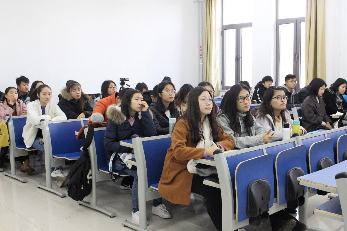 大学生期末考试与中学的不同，压力很大，挂科会影响保研和评优