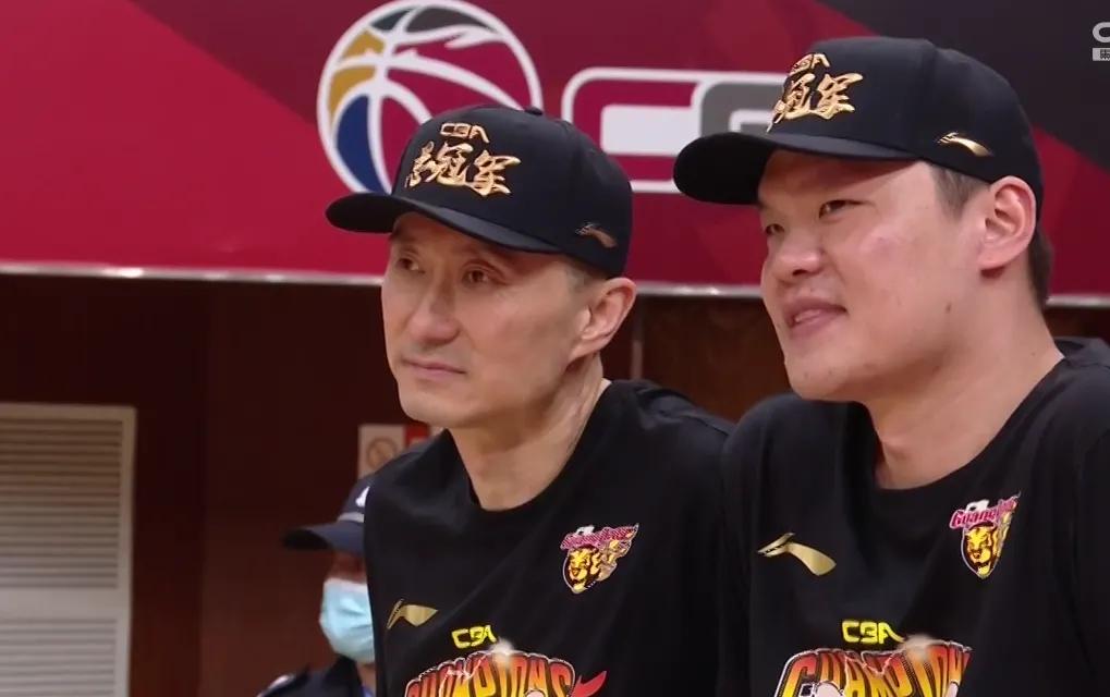 主教练人选引援等暂无法敲定（朱芳雨临时顶替主教练，杜锋暂无法执教，广东队球员赶得上揭幕战）