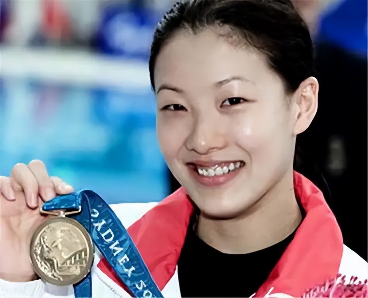 跳水天后伏明霞现状如何（跳水女皇伏明霞近况：71岁丈夫身价百亿，19岁女儿亭亭玉立）