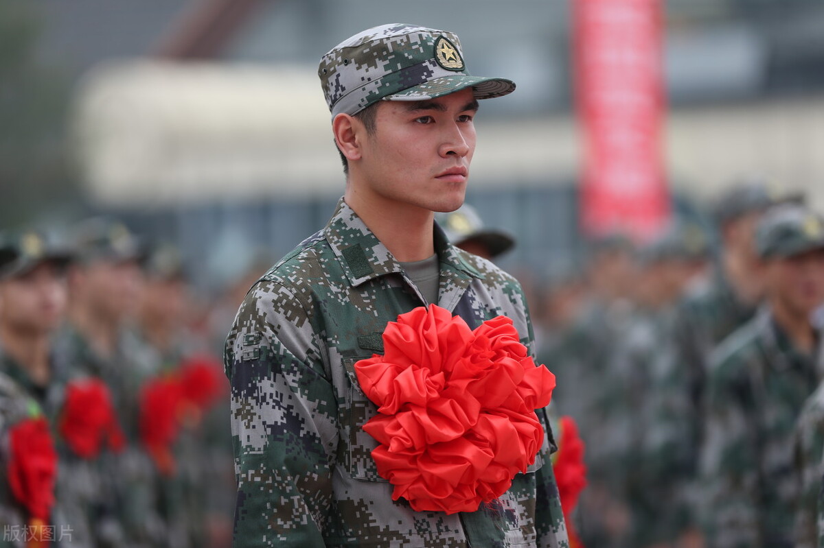 高考305分可报考军校兵种及对应工资待遇排行榜
