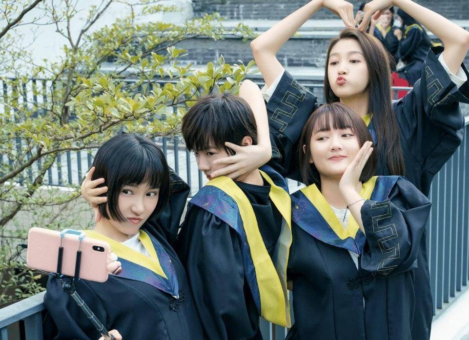 “圈内狂人”董思怡：当郭敬明面怼他发房卡，让毒嘴评委哑口无言