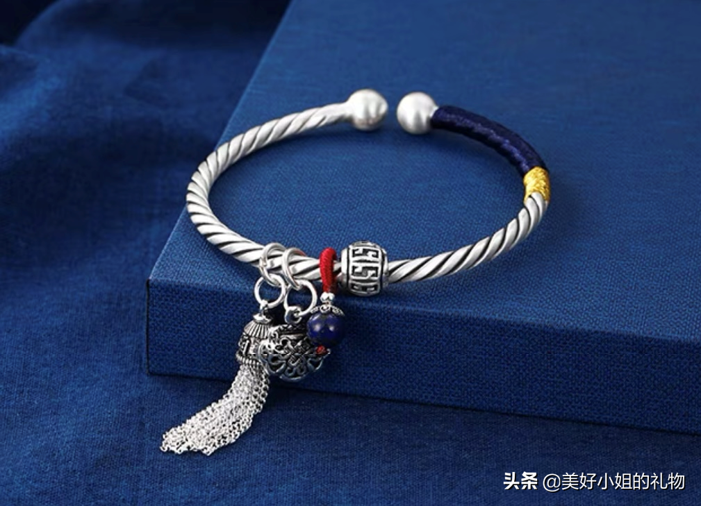 母亲节礼物系列I 细数我私藏的宝藏首饰，千元不到让妈妈闪耀起来