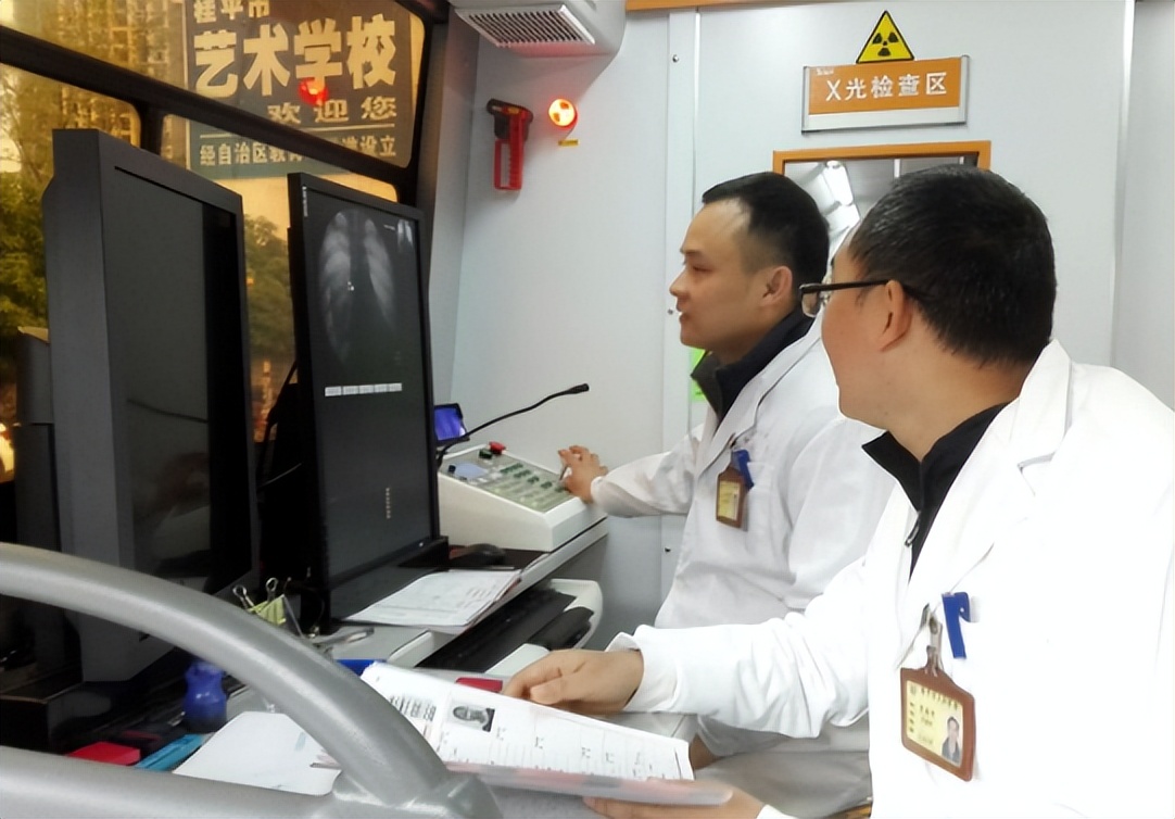 高考体检真的要“一丝不挂”吗？关键看这3点要求，学生：羞涩