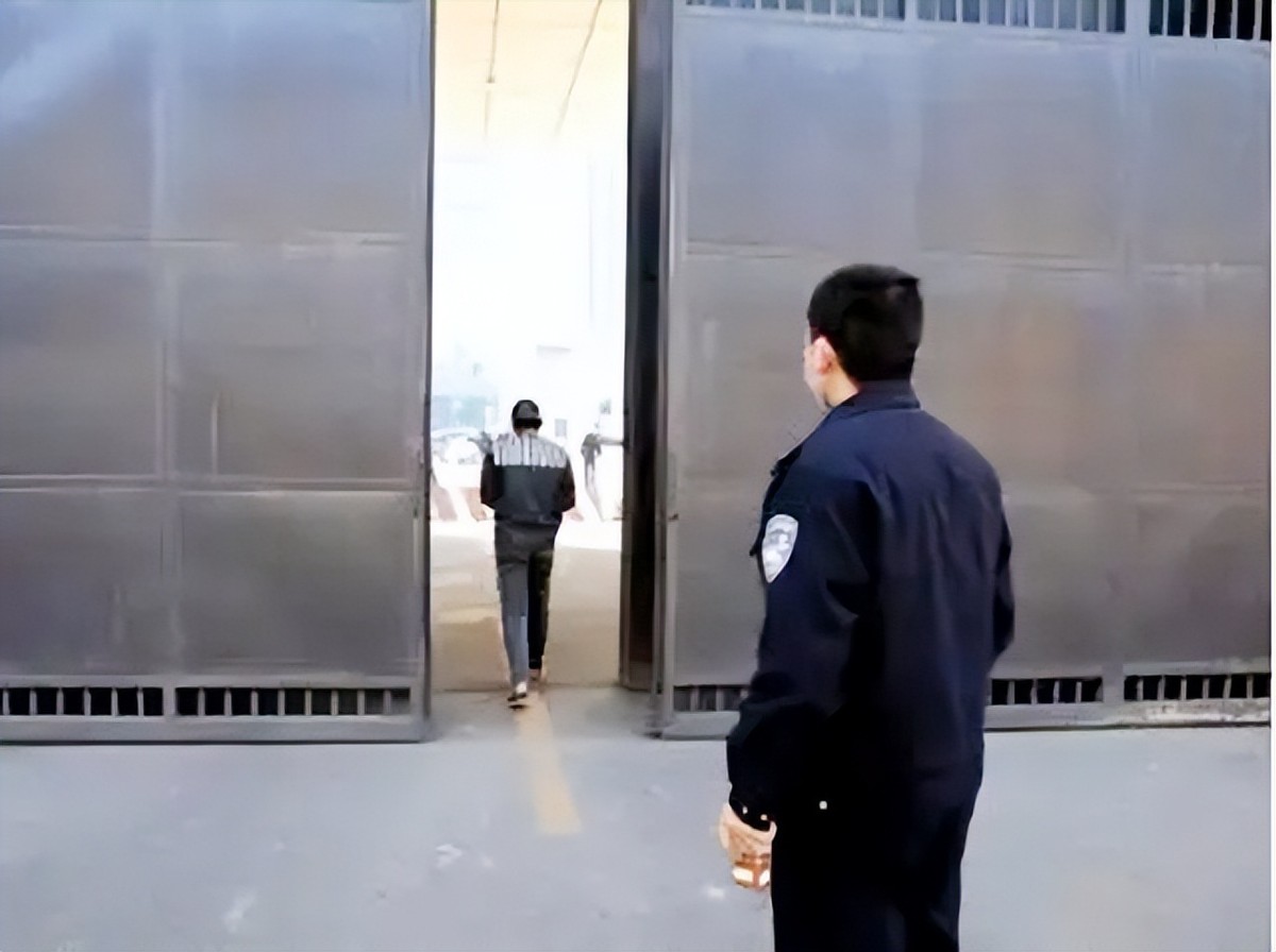 一个死刑犯的最后24小时：秩序、恐惧后的平静和结束