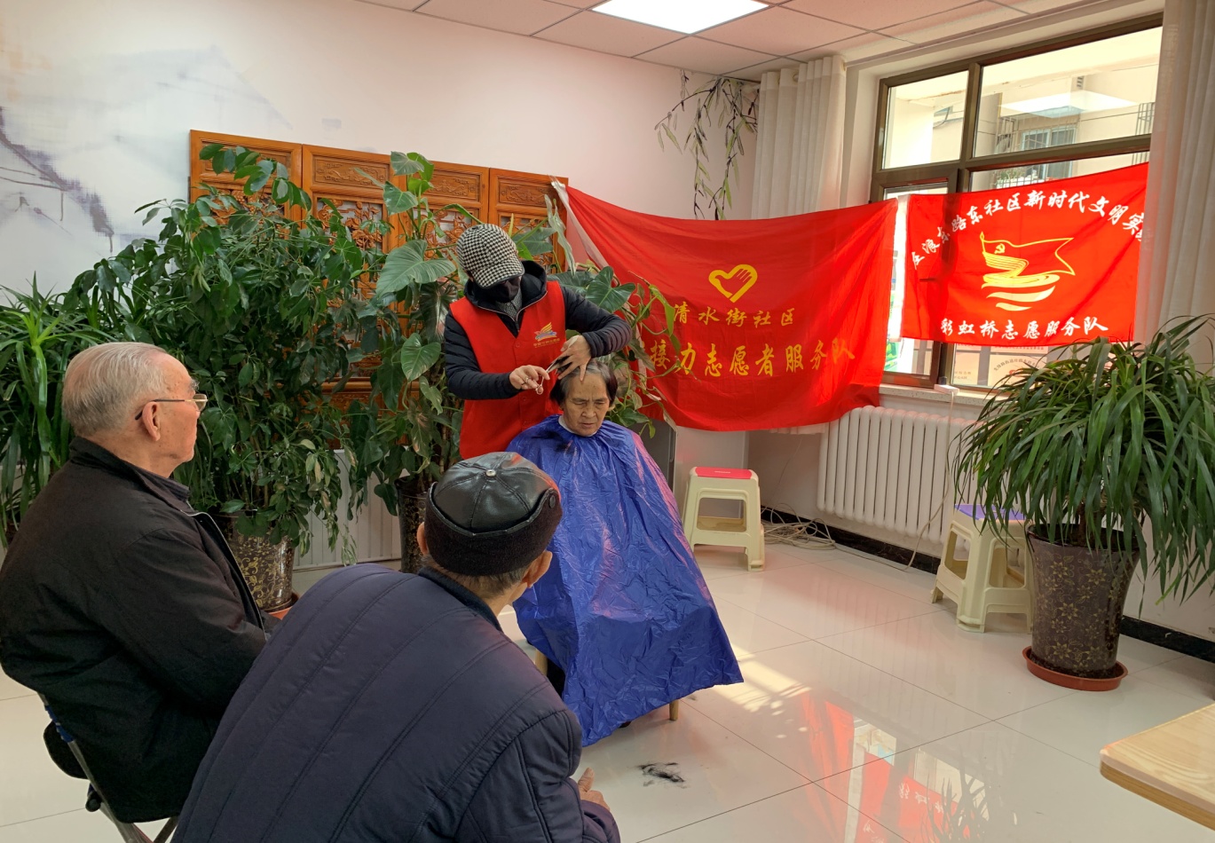 社工委“义”起剪发，喜迎新春！