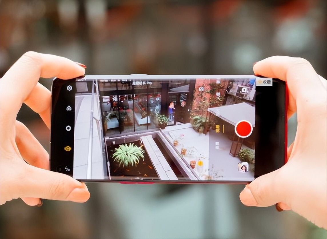 导读:手机拍照哪款最强?权威评测结果发布,国产手机表现令人意外!