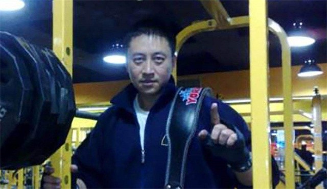 中国保镖李旭：曾保护巴菲特之子，击穿锅盖只需一根筷子