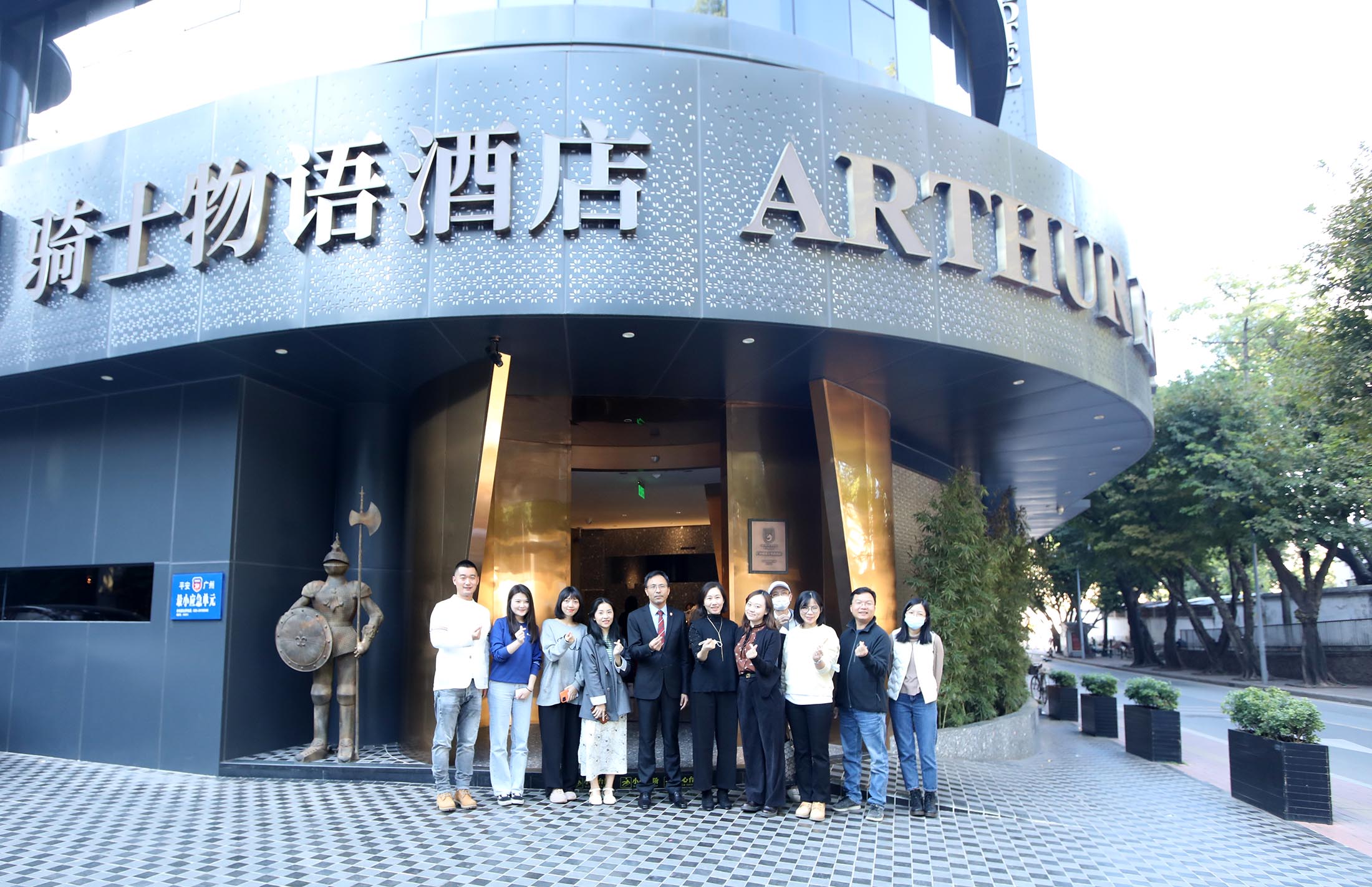 “骑士物语”邂逅智能科技 特色主题酒店推数字化服务